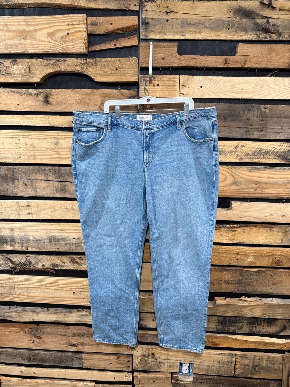 Abercrombie & Fitch Curve Love The 90’s Straight Mid Rise Jeans Size 35 Regular